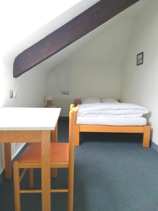 Auberge De Jeunesse Hi 蓬蒂维 外观 照片