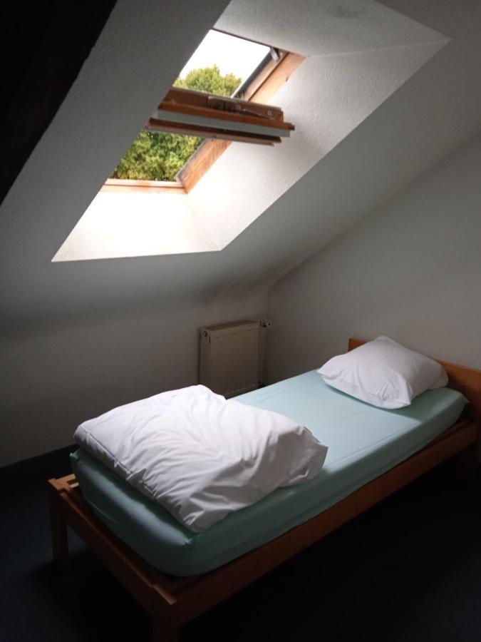 Auberge De Jeunesse Hi 蓬蒂维 外观 照片
